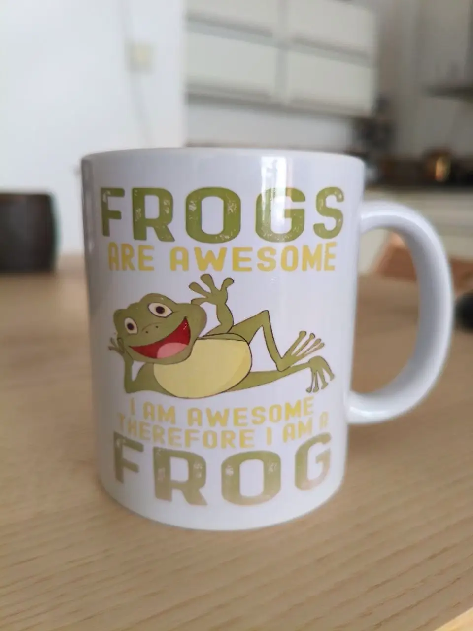 "Frogs are awesome" cup