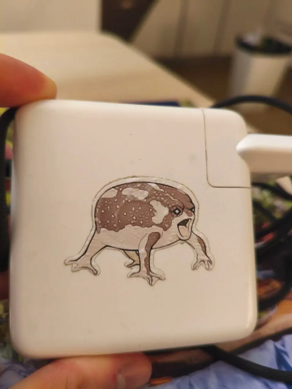 Screaming frog charger sticker